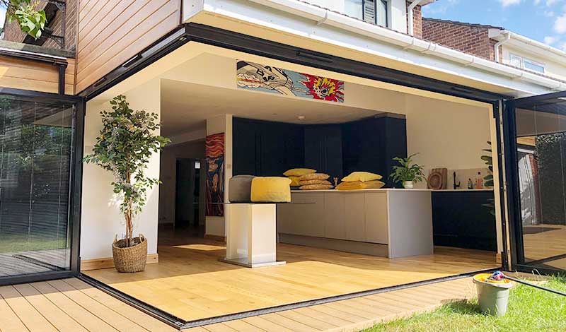 Bi-fold 'vanishing corner' doors by Warmerhouse