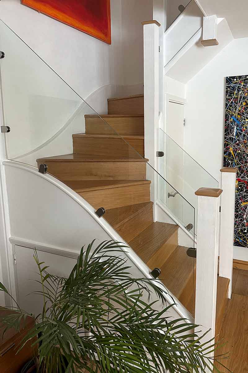 Glass staircase by Warmerhouse