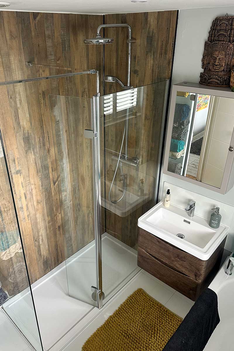 Bespoke fitted bathrooms and showers by Warmerhouse
